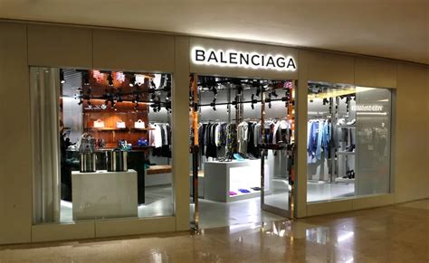 balenciaga factory outlet.